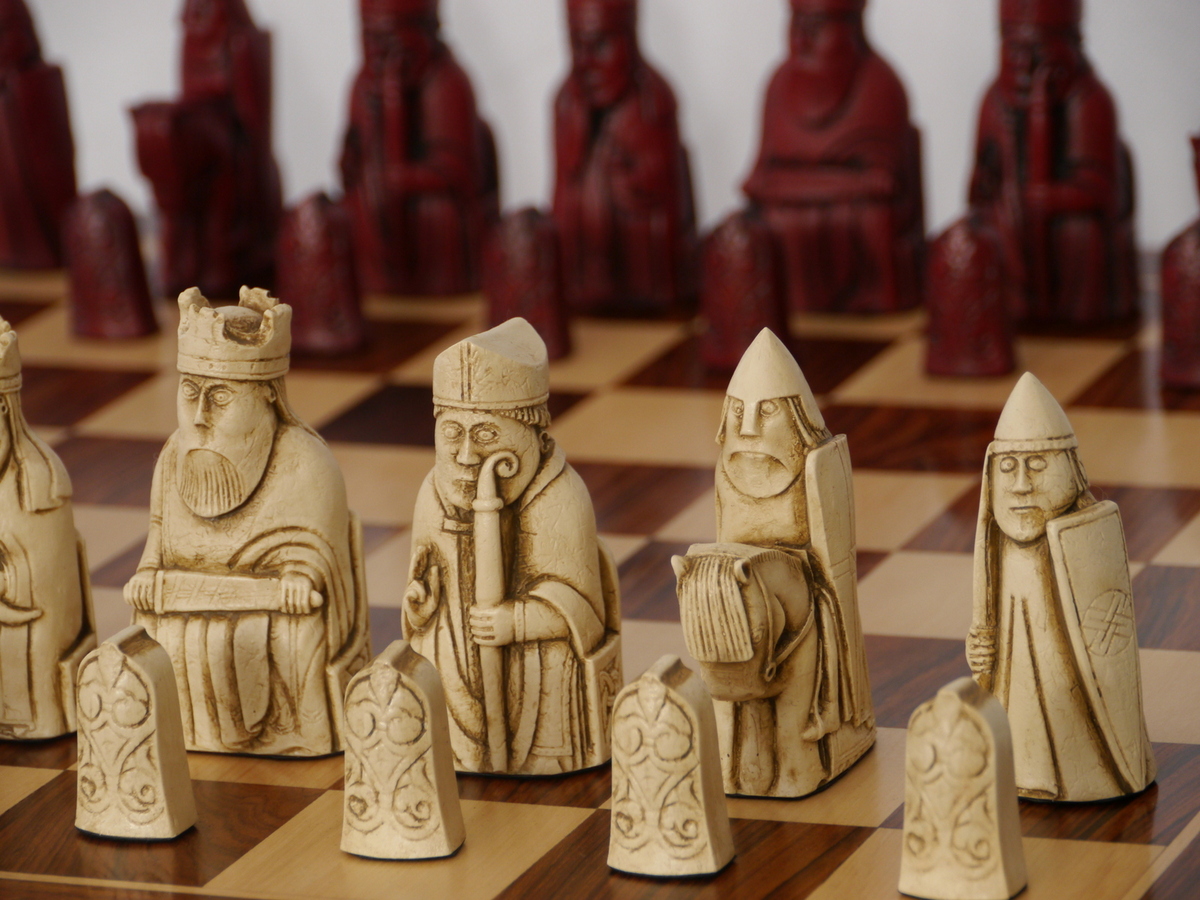Isle of Lewis chess set Red and Bone 