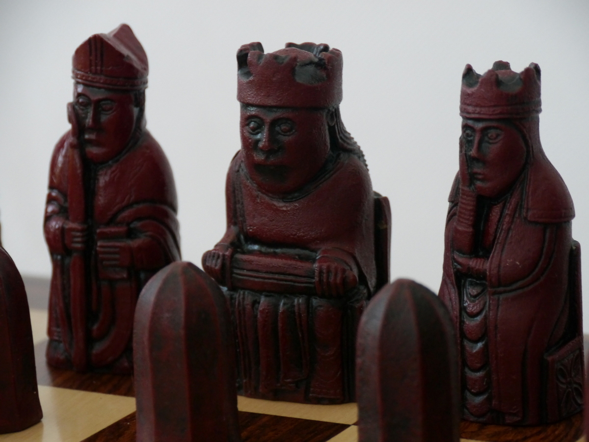 Isle Of Lewis II Ivory & Red Resin Chess Pieces 3.5 With -  Portugal