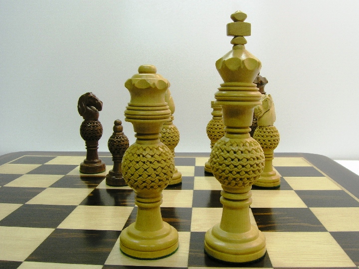 Globe Fret Weighted 5.5 inch King Chess Pieces - ChessBaron Chess Sets USA  - Call (213) 325 6540