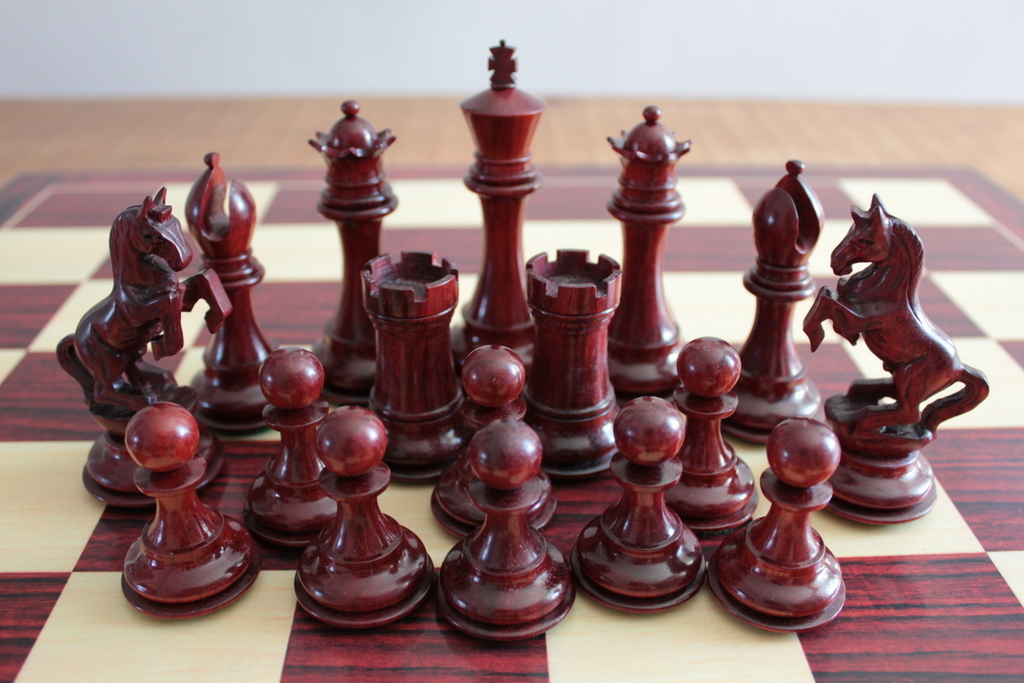 Rosewood and Walnut Grand Garvi Luxury Chess Set