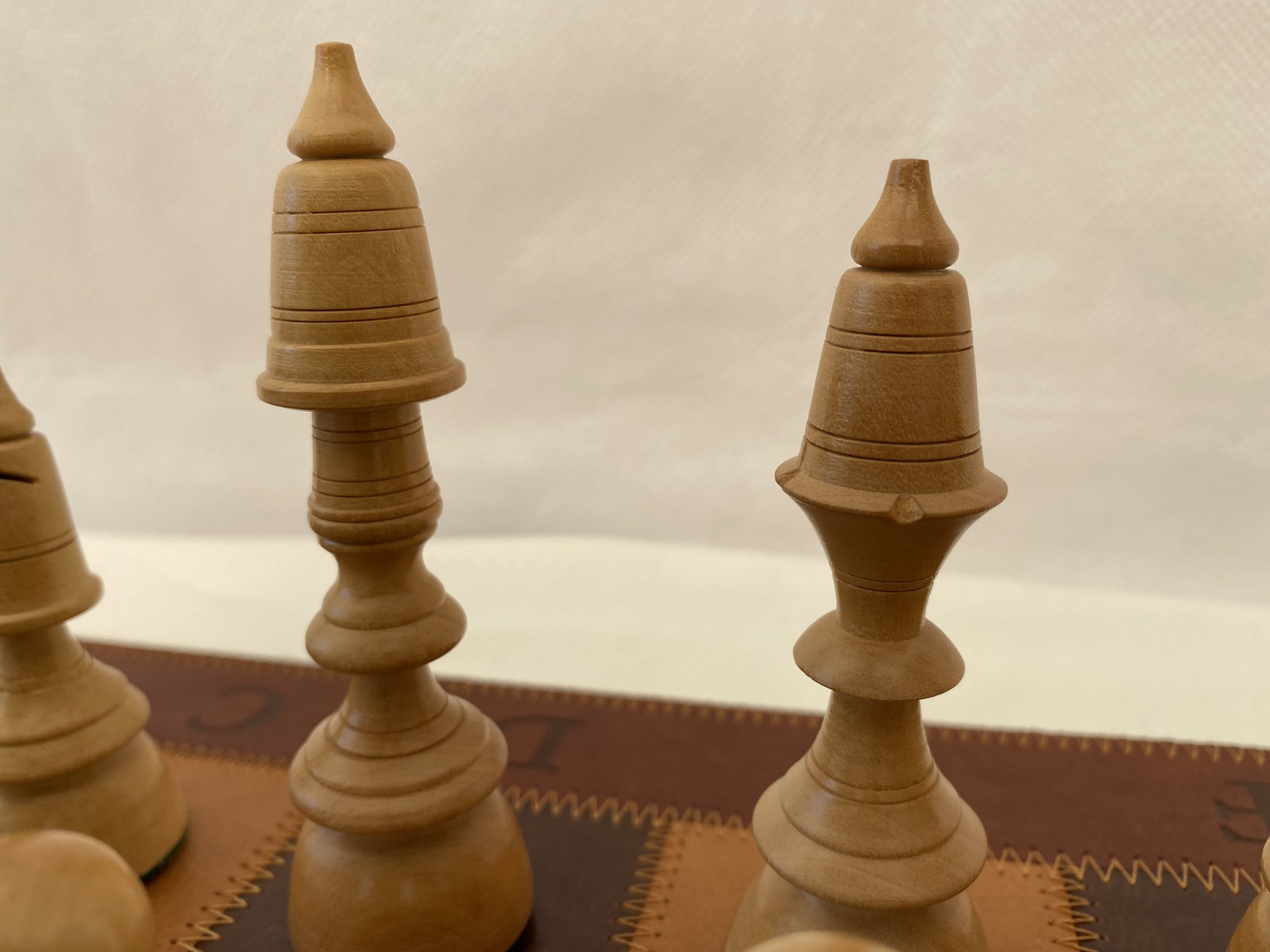 Globe Fret Weighted 5.5 inch King Chess Pieces - ChessBaron Chess Sets USA  - Call (213) 325 6540