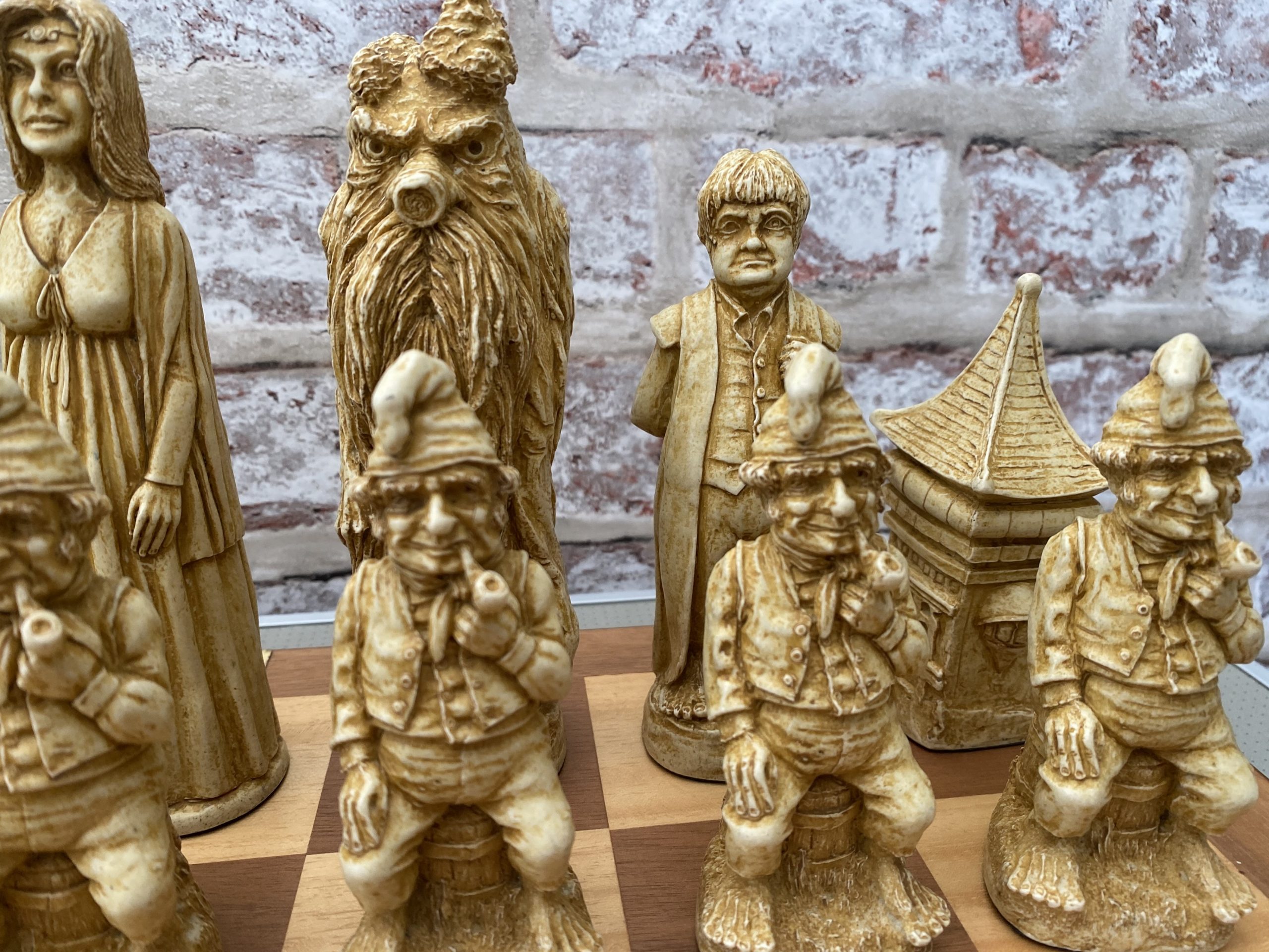 Lord of the Rings Chess Set LOTR Themed Chess Pieces in Gold -  Portugal