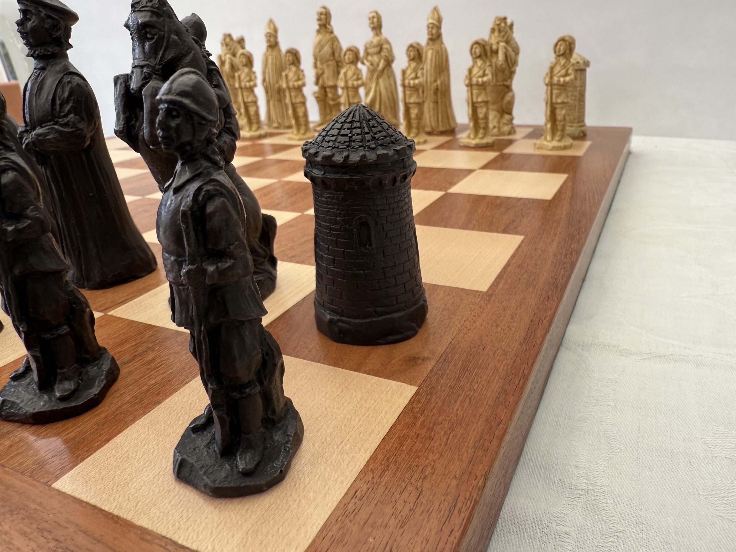 Cavaliers and Roundheads - Dark Brown