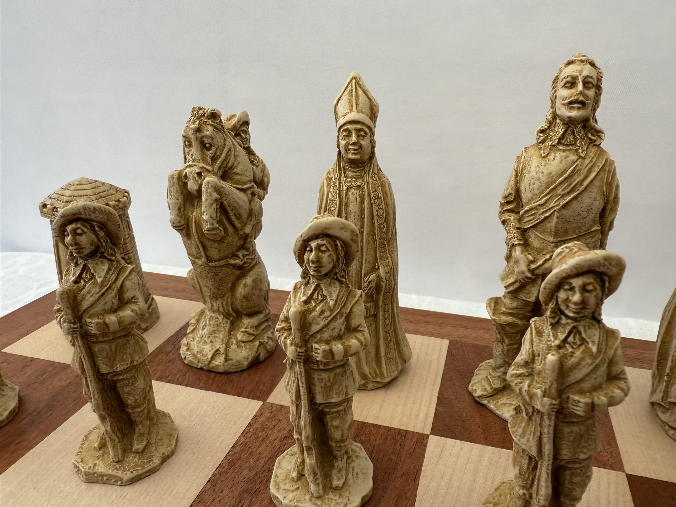 Cavaliers and Roundheads - Dark Brown