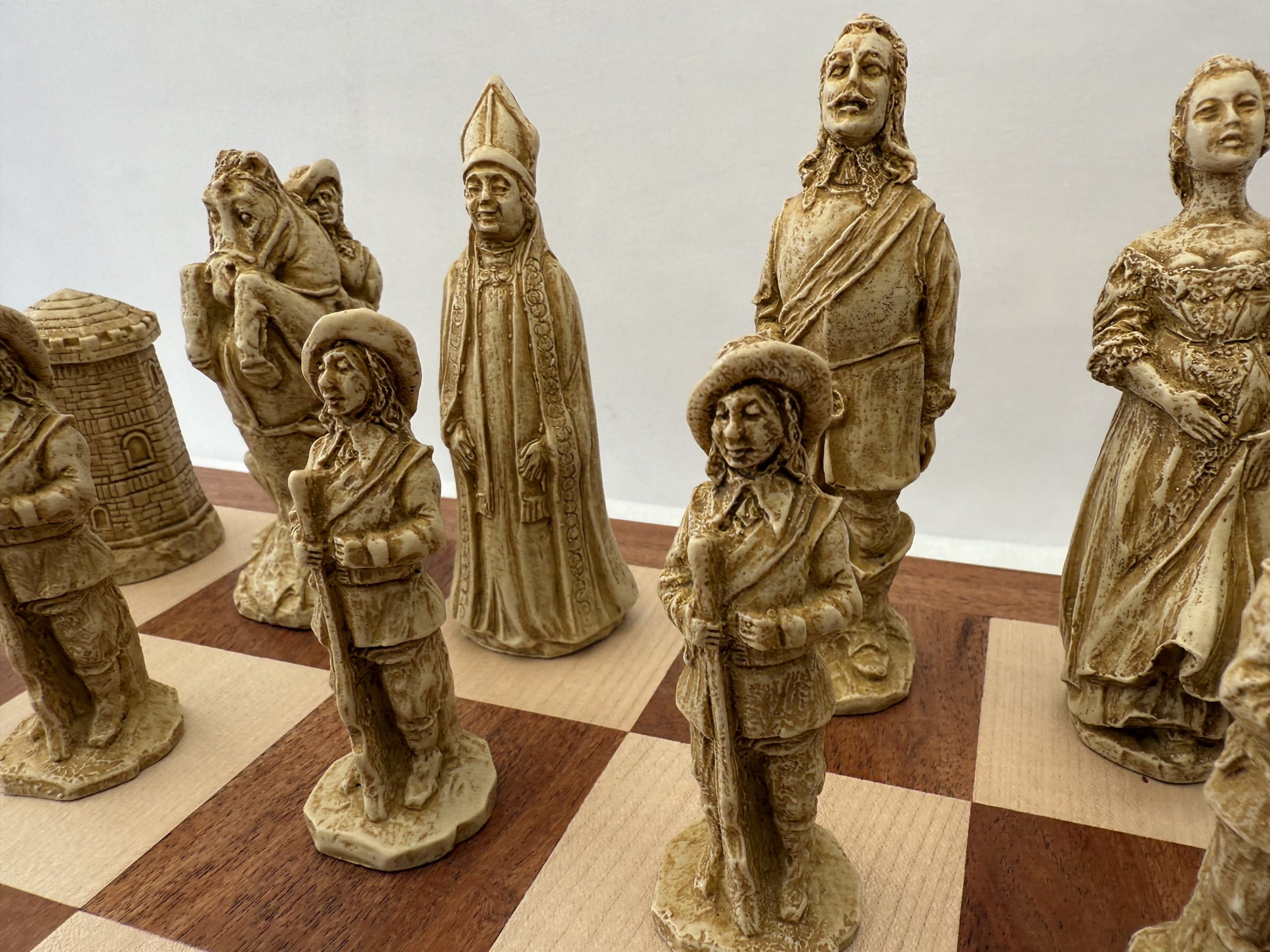 Cavaliers and Roundheads - Dark Brown