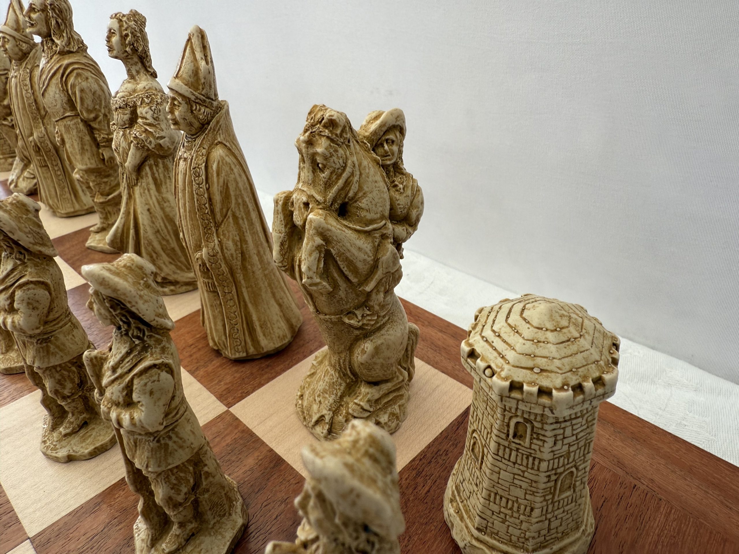 Cavaliers and Roundheads - Dark Brown