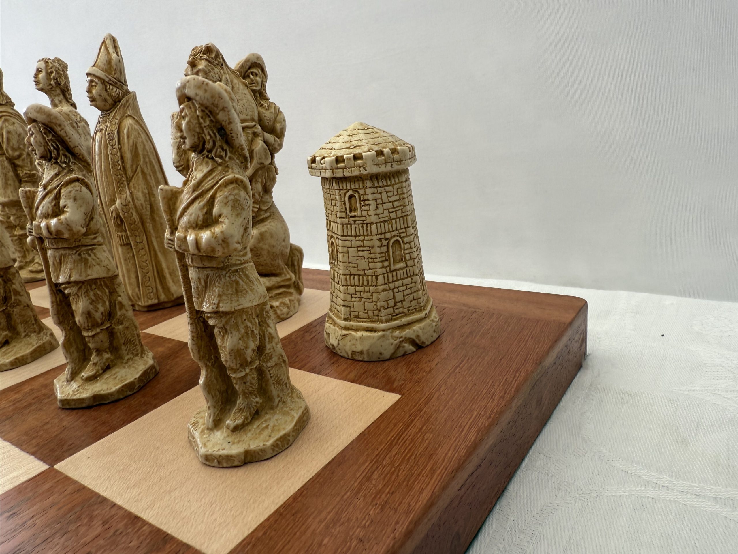 Cavaliers and Roundheads - Dark Brown