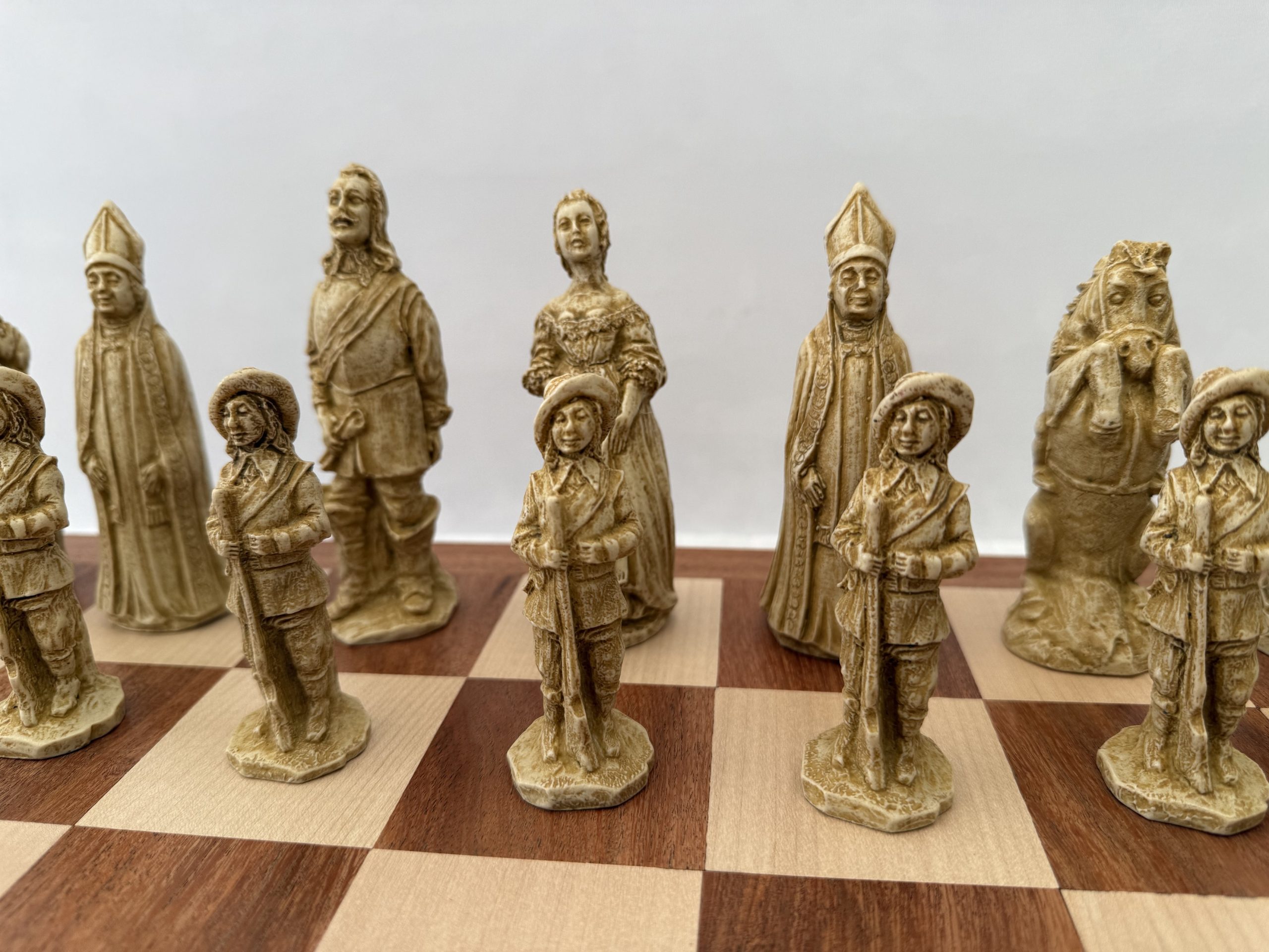 Cavaliers and Roundheads - Dark Brown